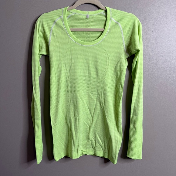 lululemon athletica Tops - Lululemon Swiftly Tech Long Sleeve Size 6